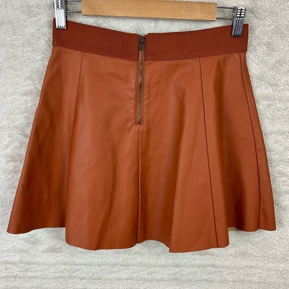 Caramel Brown Faux Leather Mini Skirt Size Small Skater Back Zipper - Picture 2 of 16